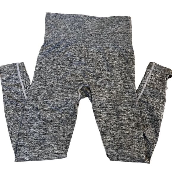 PINK Victoria’s Secret Workout Leggings - Picture 3 of 6